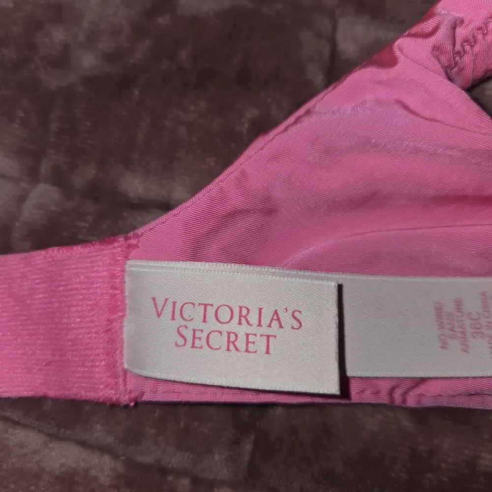 Victoria's Secret No-Wire Wireless Plunge T-Shirt Bra (36C) Pink